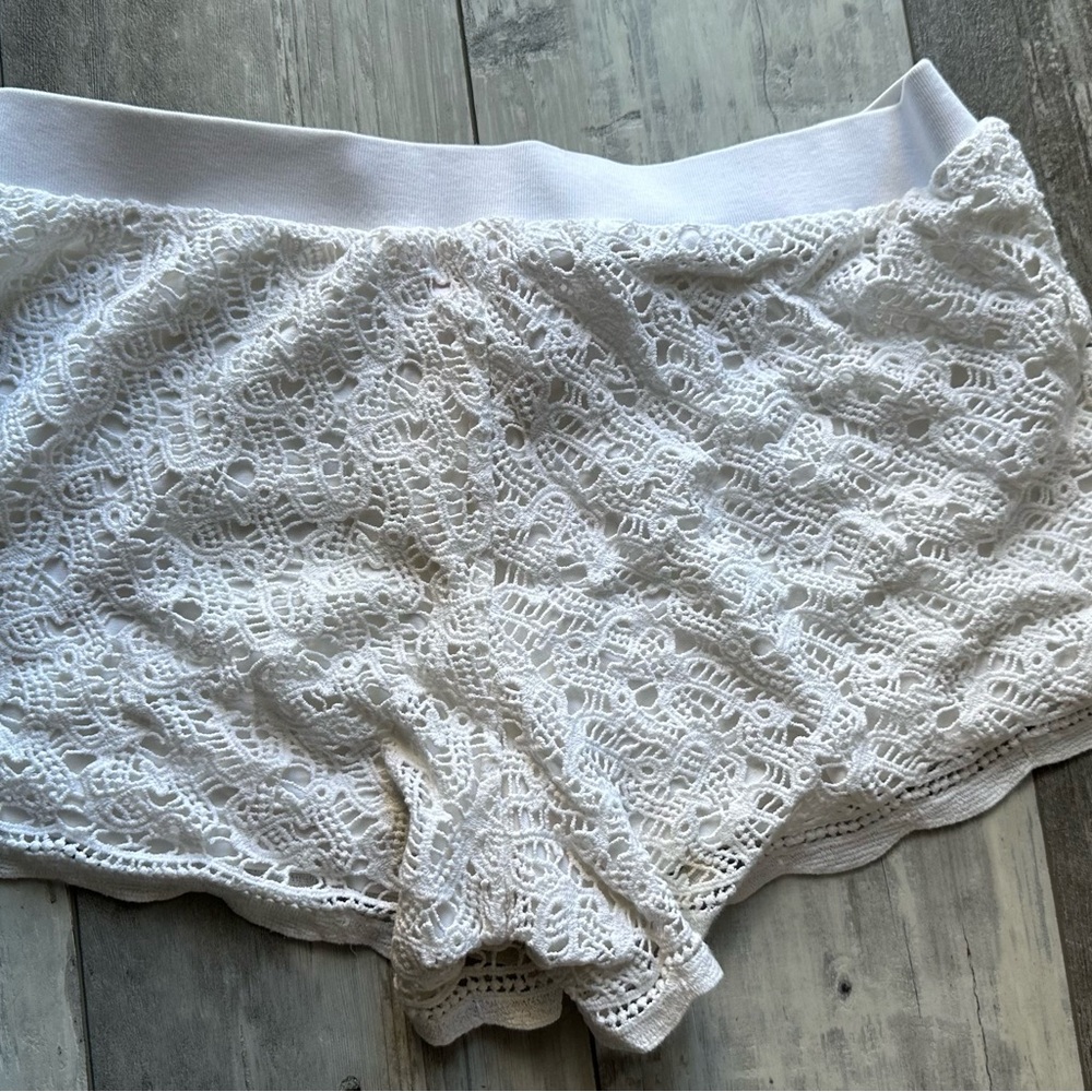 Lilly Pulitzer white shorts